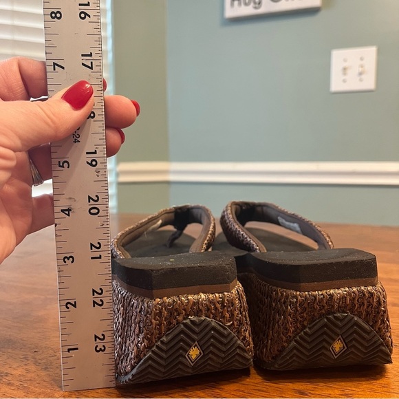 Volatile Brown Raffia wedge sandals size 9.5 - Picture 8 of 11